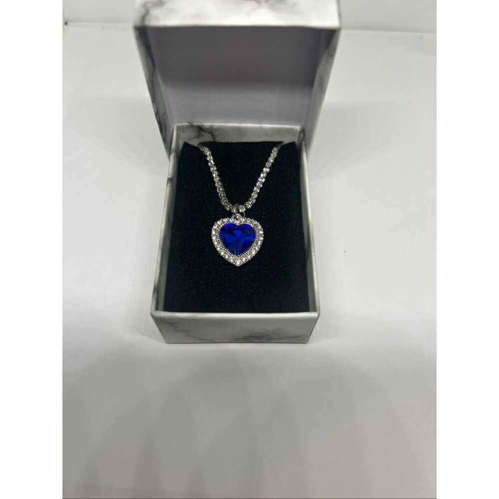 💙 Sparkling Blue Heart Pendant Necklace – Silver Tone Rhinestone Chain – Gift B